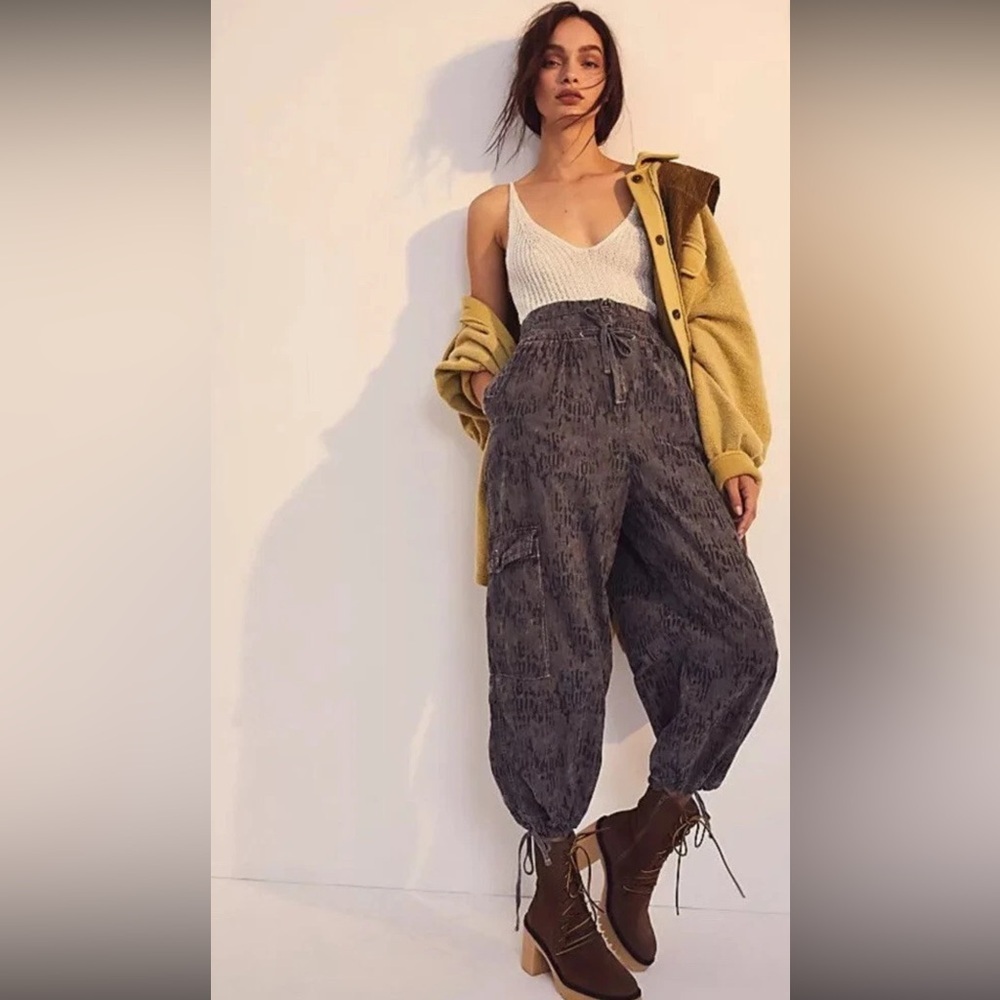 $168 Free People Fly Away Printed Parachute Pants green camo casual winter boho